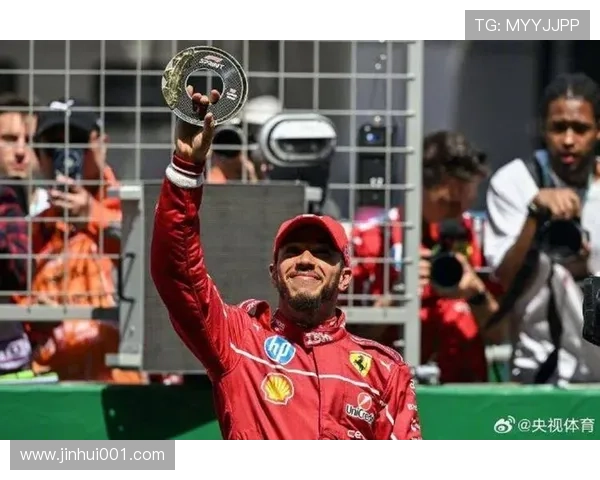 F1赛季最新动态:红牛队表现强劲 汉密尔顿与维斯塔潘激烈角逐冠军