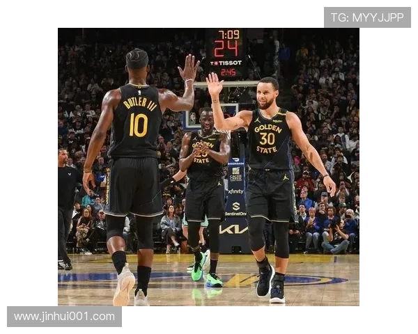 勇士队逆转取胜展示团队韧性新星崛起引爆赛场焦点热情再度升温势